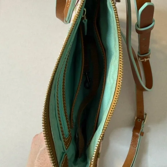 Dooney & Bourke Disney Epcot Flower & Garden 2020 Crossbody Bag Pink Minnie EUC - Picture 11 of 16